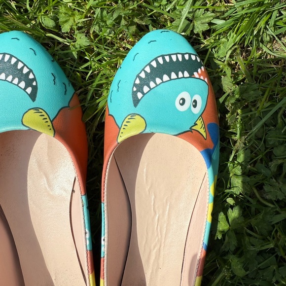 Blue and Orange Cartoon Eye Flats for Casual Comfort - Picture 3 of 5